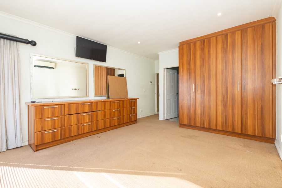 To Let 4 Bedroom Property for Rent in Kaapsig Western Cape